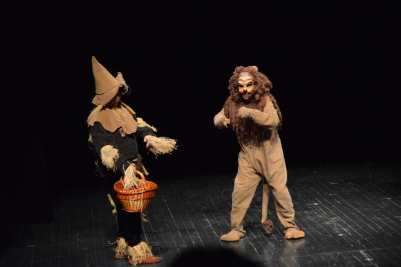 U Kazalištu lutaka Zadar odigrana je predstava “Čarobnjak iz Oza” u režiji Dražena Ferenčine. Foto: Iva Perinčić U Kazalištu lutaka Zadar odigrana je predstava “Čarobnjak iz Oza” u režiji Dražena Ferenčine. Foto: Iva Perinčić