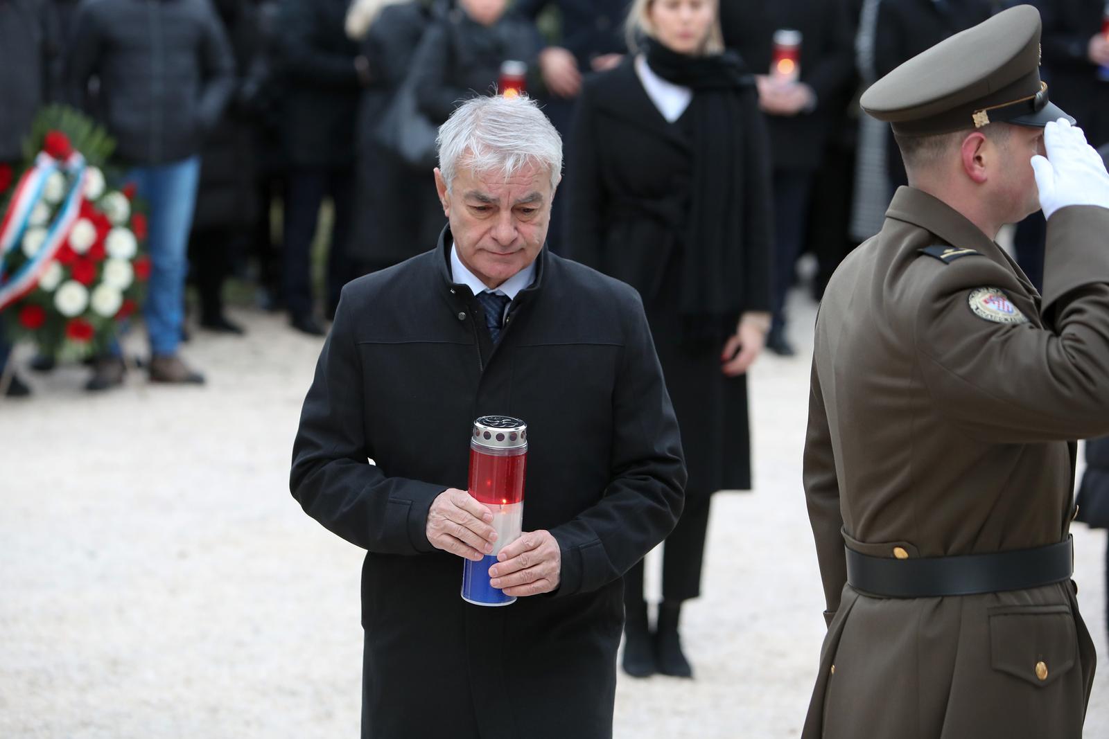 Na Gradskom groblju odana počast poginulim hrvatskim braniteljima povodom 30. obljetnice VRO Maslenica Na Gradskom groblju odana počast poginulim hrvatskim braniteljima povodom 30. obljetnice VRO Maslenica