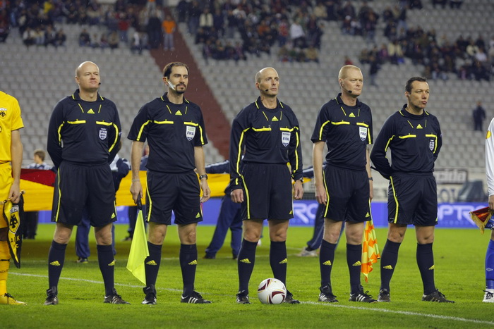 Split, 011210. 
Stadion HNK Hajduka u Poljudu.    
UEFA Europska liga utakmica HNK Hajduk – FC AEK. 
Na slici: suci utakmice.
Foto: Duje Klaric / CROPIX