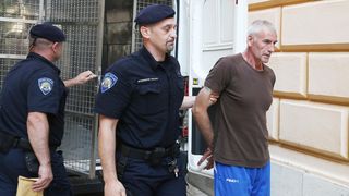 Privođenje muškarca osumnjičenog za bombaške napade na PU zadarsku Privođenje muškarca osumnjičenog za bombaške napade na PU zadarsku