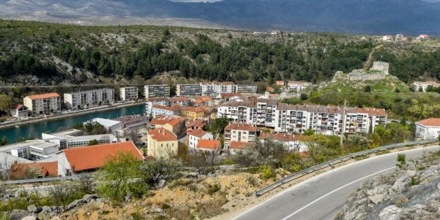 Grad Obrovac u kanjonu rijeke Zrmanje. Ilustracije. Photo: Dino Stanin/PIXSELL Grad Obrovac u kanjonu rijeke Zrmanje. Ilustracije. Photo: Dino Stanin/PIXSELL