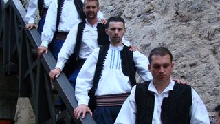 U subotu, 16. srpnja, na Kaštelu Benković u Benkovcu, u sklopu Benkovačkog kulturnog ljeta održan je “9. Etno festival – Benkovac 2016.” U subotu, 16. srpnja, na Kaštelu Benković u Benkovcu, u sklopu Benkovačkog kulturnog ljeta održan je “9. Etno festival – Benkovac 2016.”