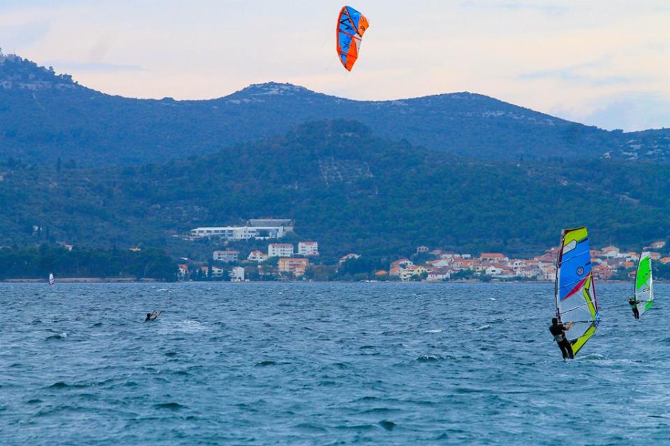 Wind i Kite surfing na Kolovarama 3. studenog 2013.  foto: Tome Grbeša