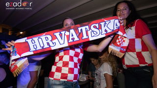 Čudesna noć: Velika fešta ulicama Zadra nakon plasmana Vatrenih u finale SP Čudesna noć: Velika fešta ulicama Zadra nakon plasmana Vatrenih u finale SP