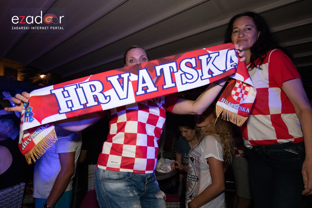 Čudesna noć: Velika fešta ulicama Zadra nakon plasmana Vatrenih u finale SP Čudesna noć: Velika fešta ulicama Zadra nakon plasmana Vatrenih u finale SP