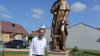 Bibinjci gradišćanskim Hrvatima darovali 1.82 metara visok kip sv. Roka Bibinjci gradišćanskim Hrvatima darovali 1.82 metara visok kip sv. Roka