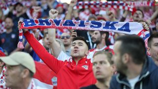 Veseli hrvatski navijači u kockicama ispunili Baltik Arenu u Kalinjingradu Veseli hrvatski navijači u kockicama ispunili Baltik Arenu u Kalinjingradu