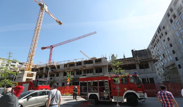 Vatrogasci ugasili požar na krovu zgrade u izgradnji u Središću