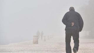 Zadar već treći dan okovan gustom maglom. Foto: Dino Stanin/Pixsell