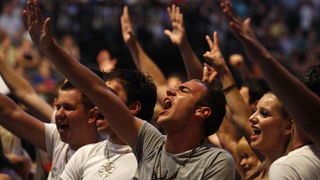 Split, 130610.
U Spaladium Areni odrzan je koncert na kojem je prikupljan novac koji ce biti iskoristen za pravnu pomoc hrvatskim generalima koji odgovaraju u Haagu i pred hrvatskim pravosudjem. Nastupali su Thompson, Oliver Dragojevic, KUD Cambi, Dalmati Split, 130610.
U Spaladium Areni odrzan je koncert na kojem je prikupljan novac koji ce biti iskoristen za pravnu pomoc hrvatskim generalima koji odgovaraju u Haagu i pred hrvatskim pravosudjem. Nastupali su Thompson, Oliver Dragojevic, KUD Cambi, Dalmati