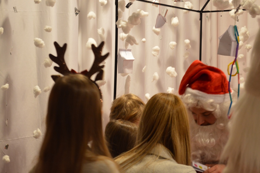 Djed Božićnjak iz Laponije stigao na Forum- poštom!