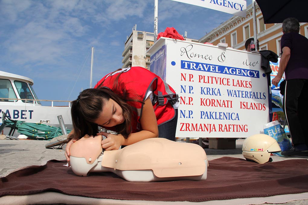 Nacionalna društva Crvenog križa diljem svijeta, potaknuta inicijativom Međunarodne federacije društava Crvenog križa i Crvenog polumjeseca (IFRC), obilježila su i ove godine Svjetski dan prve pomoći. Ovo je bila još jedna prilika da se ukaže na važnost p Nacionalna društva Crvenog križa diljem svijeta, potaknuta inicijativom Međunarodne federacije društava Crvenog križa i Crvenog polumjeseca (IFRC), obilježila su i ove godine Svjetski dan prve pomoći. Ovo je bila još jedna prilika da se ukaže na važnost p