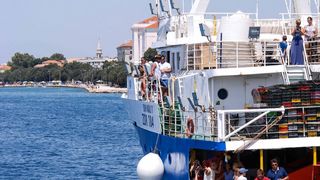 Tunuara 2016 – defile ribarica, spremanje brudeta, demonstracija ribarske vještine i koncert Zorica Kondža. Foto: TZ općine Kali/Adam Vidas Tunuara 2016 – defile ribarica, spremanje brudeta, demonstracija ribarske vještine i koncert Zorica Kondža. Foto: TZ općine Kali/Adam Vidas