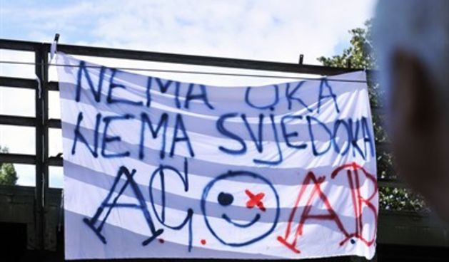 Uvredljivi transparent BBB-a, Foto: Boris Kovačev / CROPIX