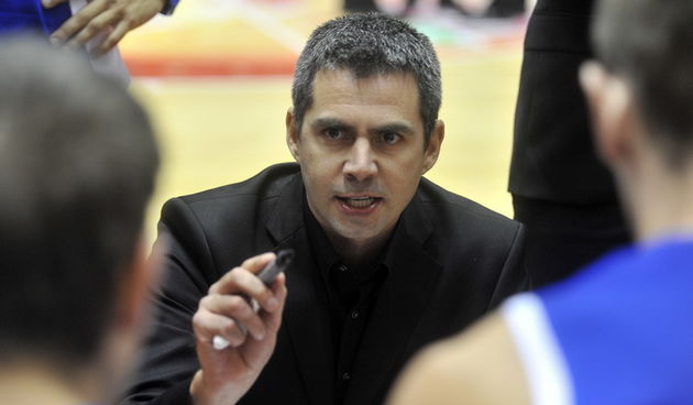 Zagreb, 281012. Dom Sportova.Utakmica ABA lige izmedju Cedevite i Zadra.Na fotografiji: trener KK Zadar Ante Nazor.Foto: Bruno Konjevic / CROPIX