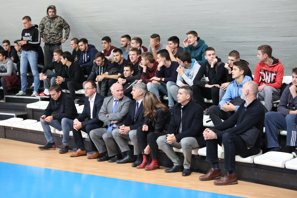 Utakmicom Pomorske i Tehničke škole otvorena košarkaška liga srednjih škola Zadarske županije Utakmicom Pomorske i Tehničke škole otvorena košarkaška liga srednjih škola Zadarske županije