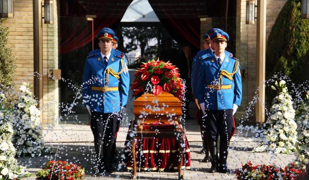 26.10.2013., Beograd, Republika Srbija – Danas u podne lijes Jovanke Broz polozen je u grobno mjesto s lijeve strane grobnice u Kuci cvijeca u kojoj pociva Josip Broz Tito. Polozili su ga uz pjesmu “Bella ciao” sto je bila njezina posljednja zelja. Titovu