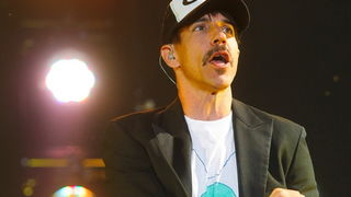 Zagreb, 290812.
Hipodrom.
Americka rock skupina Red Hot Chili Peppers u sklopu svjetske turneje kojom promovira deseti studijski album “I’m with You” iz 2011. nastupila je po prvi put pred zagrebackom publikom.
Foto: Goran Mehkek / CROPIX