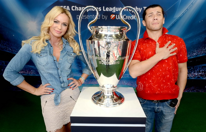 Tarik Filipović, Mila Horvat i Renata Sopek na predstavljanju trofeja Lige prvaka Tarik Filipović, Mila Horvat i Renata Sopek na predstavljanju trofeja Lige prvaka