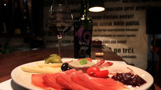 Restoran bar Atrij: Finger Food & Wine Selection, Foto: Iva Perinčić Restoran bar Atrij: Finger Food & Wine Selection, Foto: Iva Perinčić