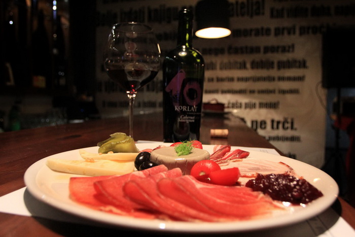 Restoran bar Atrij: Finger Food & Wine Selection, Foto: Iva Perinčić Restoran bar Atrij: Finger Food & Wine Selection, Foto: Iva Perinčić