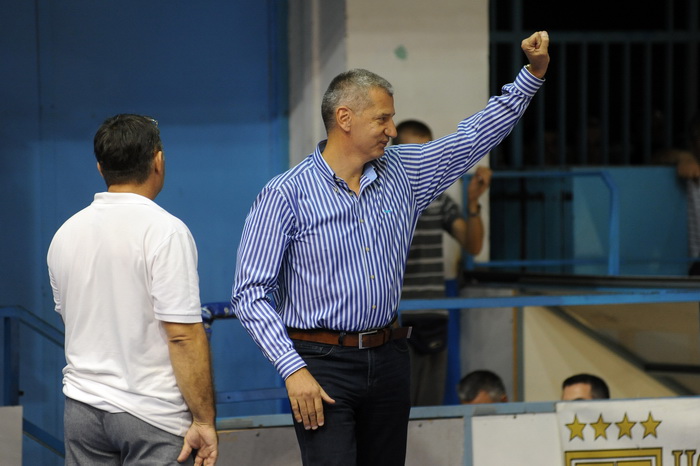 Zadar, 230912
Dvorana Jazine.
Humanitarna utakmica “Za Stephanie smo vratili kosarku u Jazine” na kojoj su nastupile brojne bivse zvijezde KK Zadra poput Dina Radje, Arijana Komazeca, Gordana Giriceka i drugih.
Na fotografiji: Aco Petrovic
Foto: Luka Ger Zadar, 230912
Dvorana Jazine.
Humanitarna utakmica “Za Stephanie smo vratili kosarku u Jazine” na kojoj su nastupile brojne bivse zvijezde KK Zadra poput Dina Radje, Arijana Komazeca, Gordana Giriceka i drugih.
Na fotografiji: Aco Petrovic
Foto: Luka Ger