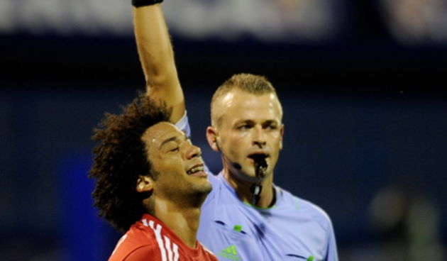 Zagreb, 140911.Stadion Maksimir.Nogometna utakmica 1. kola Uefine Lige prvaka skupine D, izmedju Dinama i Real iz Madrida.Na slici: Marcelo Vieira da Silva dobio crveni od suca Oddvar Moen.Foto: Drago Sopta / CROPIX