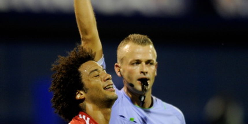 Zagreb, 140911.Stadion Maksimir.Nogometna utakmica 1. kola Uefine Lige prvaka skupine D, izmedju Dinama i Real iz Madrida.Na slici: Marcelo Vieira da Silva dobio crveni od suca Oddvar Moen.Foto: Drago Sopta / CROPIX