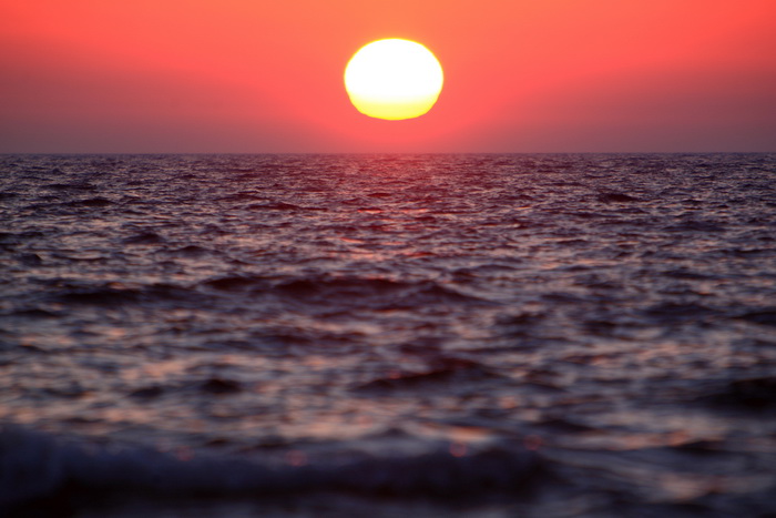 Dugi otok, 260609.
Dugi otok je jedva 1,5 sat udaljen od Zadra, jedan je od skrivenih Jadransih bisera. Sa raznolikom prirodom i plazama, cistim morem, on je namjenjen gostima koji vise cijene prirodu od zabave.
Na slici: zalaz Sunca na Dugom otoku.
Foto: