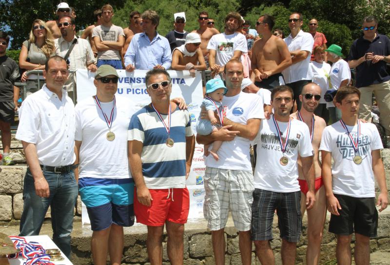 Opis 21.06.2014., Split – Ekolosko drustvo Picigin Bacvice kroz program Dani Bacvica 2014 obiljezava 90 godina igranja picigina te su organizirali jubilarno 10. Prvenstvo svijeta u piciginu. Pobjedu je u finalu osvojila momcad Zbirac. Photo: Ivana Ivano Opis 21.06.2014., Split – Ekolosko drustvo Picigin Bacvice kroz program Dani Bacvica 2014 obiljezava 90 godina igranja picigina te su organizirali jubilarno 10. Prvenstvo svijeta u piciginu. Pobjedu je u finalu osvojila momcad Zbirac. Photo: Ivana Ivano