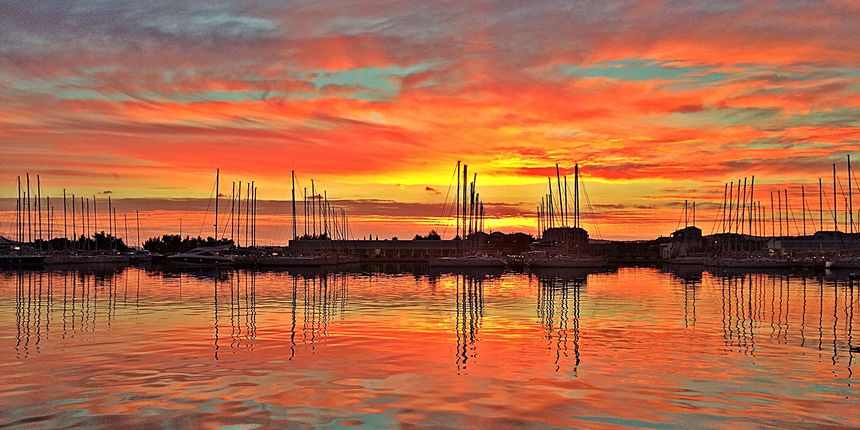 Zalazak sunca u Sukošanu, 30.11.2015. Foto: Tomislav Ivanov Zalazak sunca u Sukošanu, 30.11.2015. Foto: Tomislav Ivanov