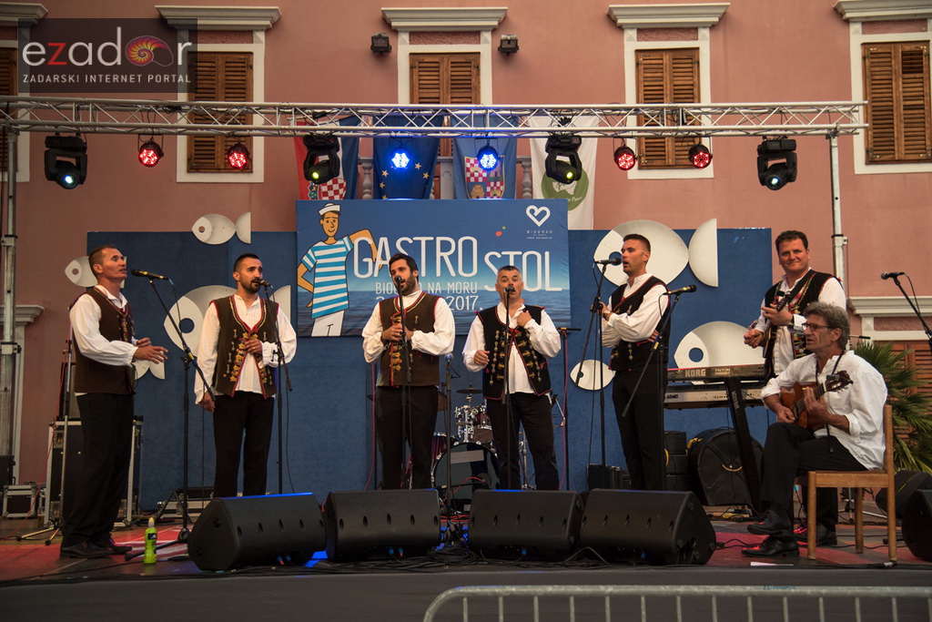 Otvoren 12. biogradski Gastro stol Otvoren 12. biogradski Gastro stol