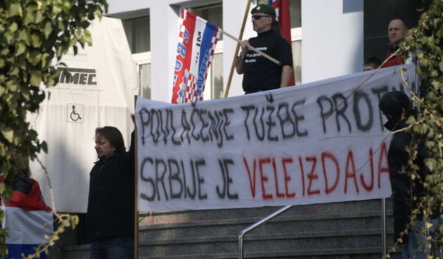 Grubisno polje, 200211.
Skup potpore hrvatskim braniteljima Tihomiru Purdi, koji je u ekstradicijskom pritvoru u BiH, i Veljku Maricu, koji je u pritvoru u Srbiji, odrzan je se u organizaciji “Braniteljske akcije” na Trgu Bana Jelacica.
Foto: Goran Gazdek
