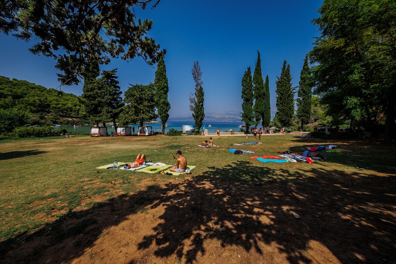Uvala Lovrečina: Egzotična pješčana oaza na Braču u kojoj su uživali i stari Rimljani Uvala Lovrečina: Egzotična pješčana oaza na Braču u kojoj su uživali i stari Rimljani