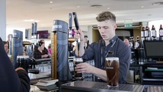 Dublin: Guinness Storehouse jedna je od najposjećenijih turističkih atrakcija Dublin: Guinness Storehouse jedna je od najposjećenijih turističkih atrakcija