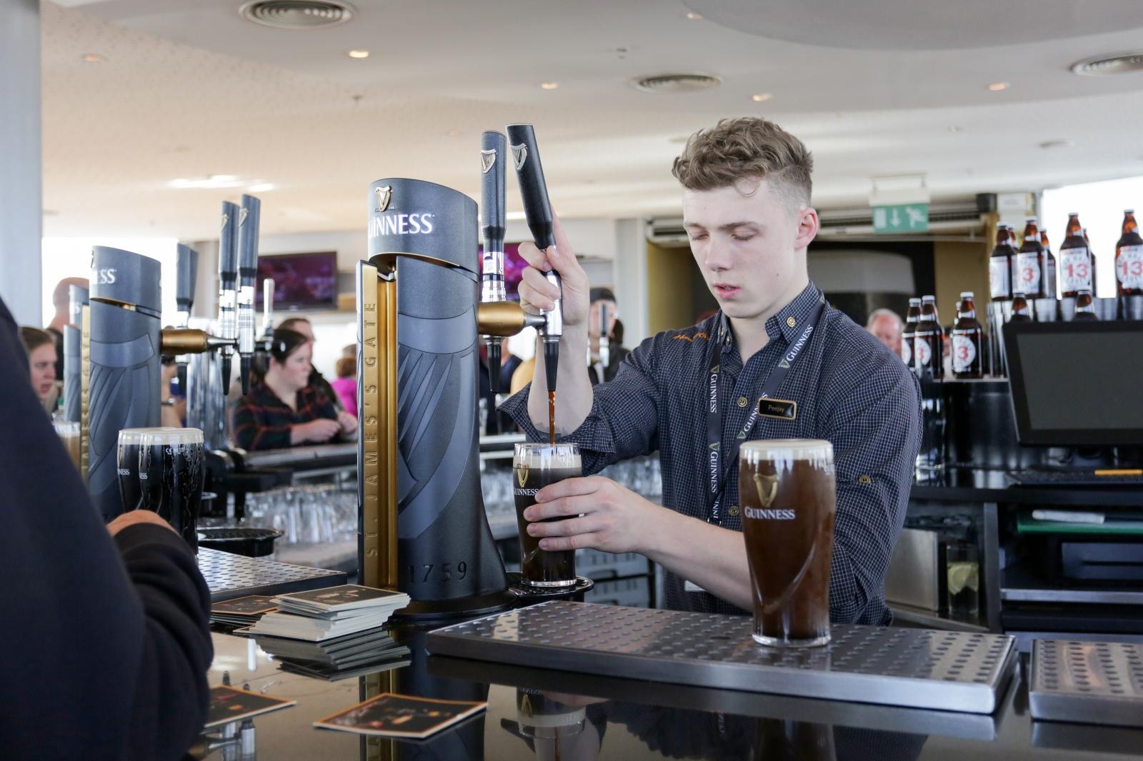 Dublin: Guinness Storehouse jedna je od najposjećenijih turističkih atrakcija Dublin: Guinness Storehouse jedna je od najposjećenijih turističkih atrakcija