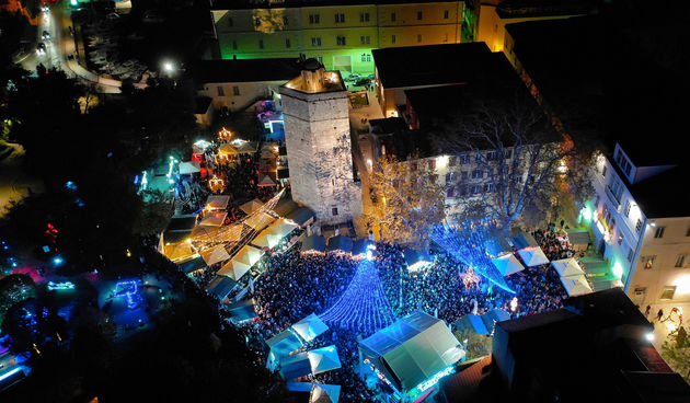Pogled iz zraka: Svečano otvorenje manifestacije “Advent u Zadru”