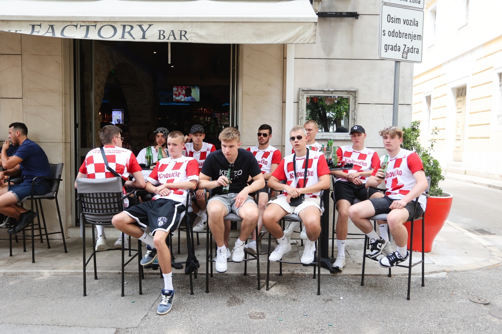 Navijači prate utakmicu Hrvatska – Engleska