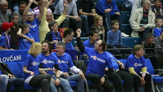 Zagreb, 150512.
KC Drazen Petrovic, Savska cesta.
Prva utakmica polufinala PH za kosarkase Cibona – Zadar.
Na fotografija: Smogovci na ciboni.
Foto: Ronald Gorsic / CROPIX Zagreb, 150512.
KC Drazen Petrovic, Savska cesta.
Prva utakmica polufinala PH za kosarkase Cibona – Zadar.
Na fotografija: Smogovci na ciboni.
Foto: Ronald Gorsic / CROPIX