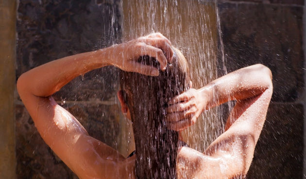 Tuširanje u mlakoj vodi