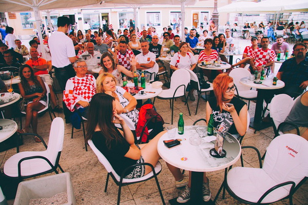 Euro 2016: Utakmica između Hrvatske i Češke gledala se u brojnim zadarskim lokalima i kafićima.