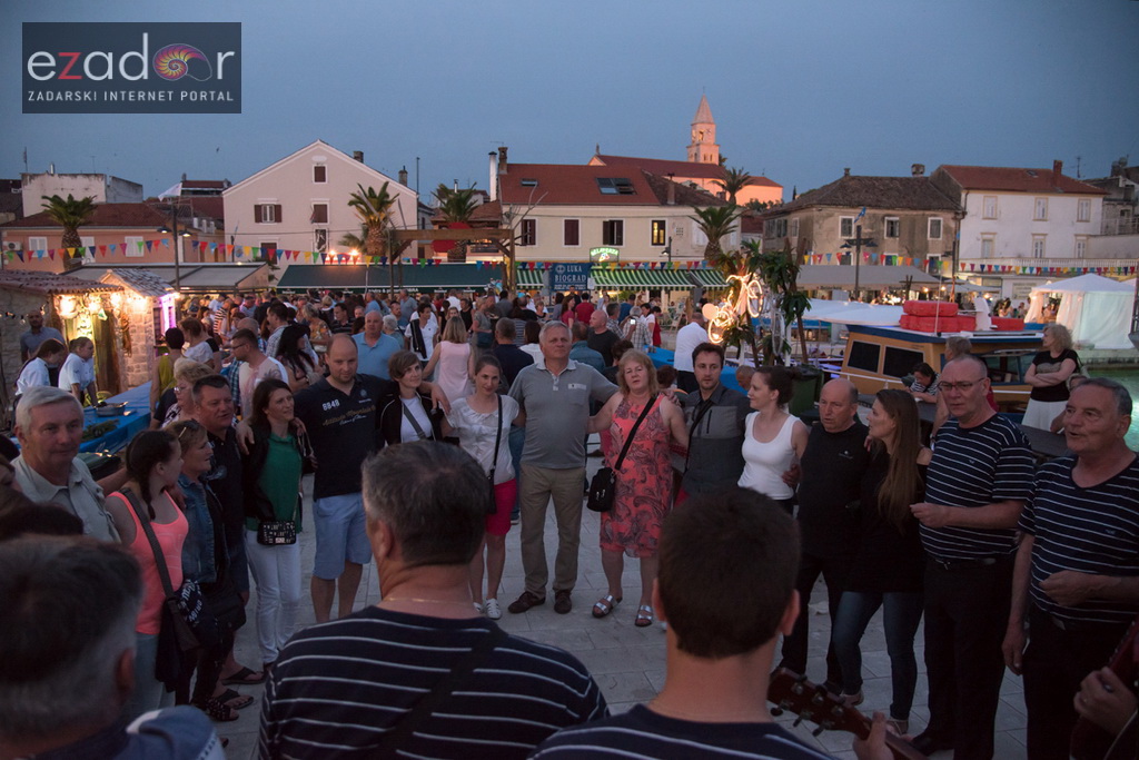 Otvoren 12. biogradski Gastro stol Otvoren 12. biogradski Gastro stol