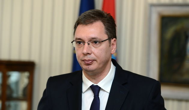 Zagreb, 290413.Markov trg.Banski dvori.Predsjednik Vlade Republike Hrvatske Zoran Milanovic sastao se s prvim potpredsjednikom Vlade i ministrom obrane Republike Srbije Aleksandrom Vucicem.Na fotografiji: Aleksandar Vucic se upisuje u zlatnu knjigu.F