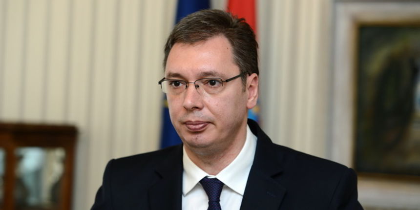 Zagreb, 290413.Markov trg.Banski dvori.Predsjednik Vlade Republike Hrvatske Zoran Milanovic sastao se s prvim potpredsjednikom Vlade i ministrom obrane Republike Srbije Aleksandrom Vucicem.Na fotografiji: Aleksandar Vucic se upisuje u zlatnu knjigu.F