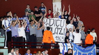 Zagreb, 080512.
Dvorana OS u Trnskom.
Kosarkaska A1 liga za prvaka, 13. kolo.
KK Zagreb – KK Zadar.
Na fotografiji: navijaci KK Zadar.
Foto: Damir Krajac / CROPIX Zagreb, 080512.
Dvorana OS u Trnskom.
Kosarkaska A1 liga za prvaka, 13. kolo.
KK Zagreb – KK Zadar.
Na fotografiji: navijaci KK Zadar.
Foto: Damir Krajac / CROPIX