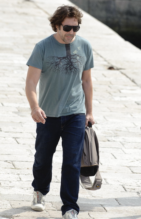 Prigradica, otok Korcula , 270911.
Glumac Javier Bardem snimljen prilikom ukrcaja u brod Majsan marke Beneteau Antares 10,80  koji ga je prebacio na svjetionik Plocica na snimanje filma “Venuto al mondo”.
Foto: Tom Dubravec /  CROPIX