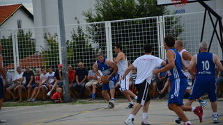 U povodu blagdana Kraljice Mira u Stanovima odigrana utakimica između veterana KK Zadar i Stanova, Foto: Iva Perinčić U povodu blagdana Kraljice Mira u Stanovima odigrana utakimica između veterana KK Zadar i Stanova, Foto: Iva Perinčić