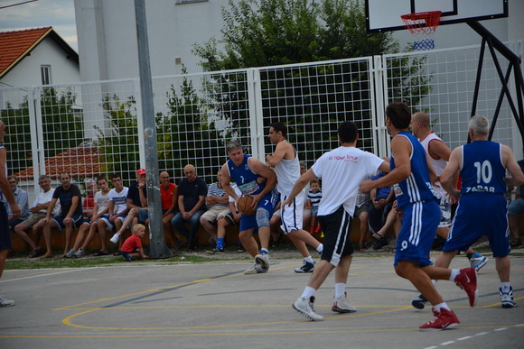 U povodu blagdana Kraljice Mira u Stanovima odigrana utakimica između veterana KK Zadar i Stanova, Foto: Iva Perinčić U povodu blagdana Kraljice Mira u Stanovima odigrana utakimica između veterana KK Zadar i Stanova, Foto: Iva Perinčić