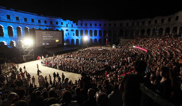 Pula, 210712.Pulska Arena.Otvorenje 59. Pula film festivala. Predsjednik Republike Hrvatske i glavni tajnik UN-a nazocili su otvorenju festivala. Predsjednik Josipovic otvorio je festival, dok se glavni tajnik UN-a Ban Ki-moon obratio publici.Na fotog