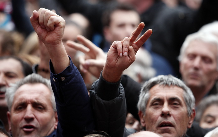 Zagreb, 161112.
Trg bana Jelacica.
Nakon oslobadjajuce presude i provedenih 7 i 5 godina u Haaskom pritvoru za hrvatske generale Antu Gotovinu i Mladena Markaca na zagrebackom glavnom trgu organiziran je velicanstven docek . Oko 16 sati skupilo se desetak